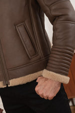 Brown shearling bomber, sleek and warm. Matelassé for winter style. - Image n°9