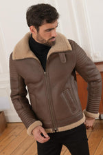 Brown shearling bomber, sleek and warm. Matelassé for winter style. - Image n°2