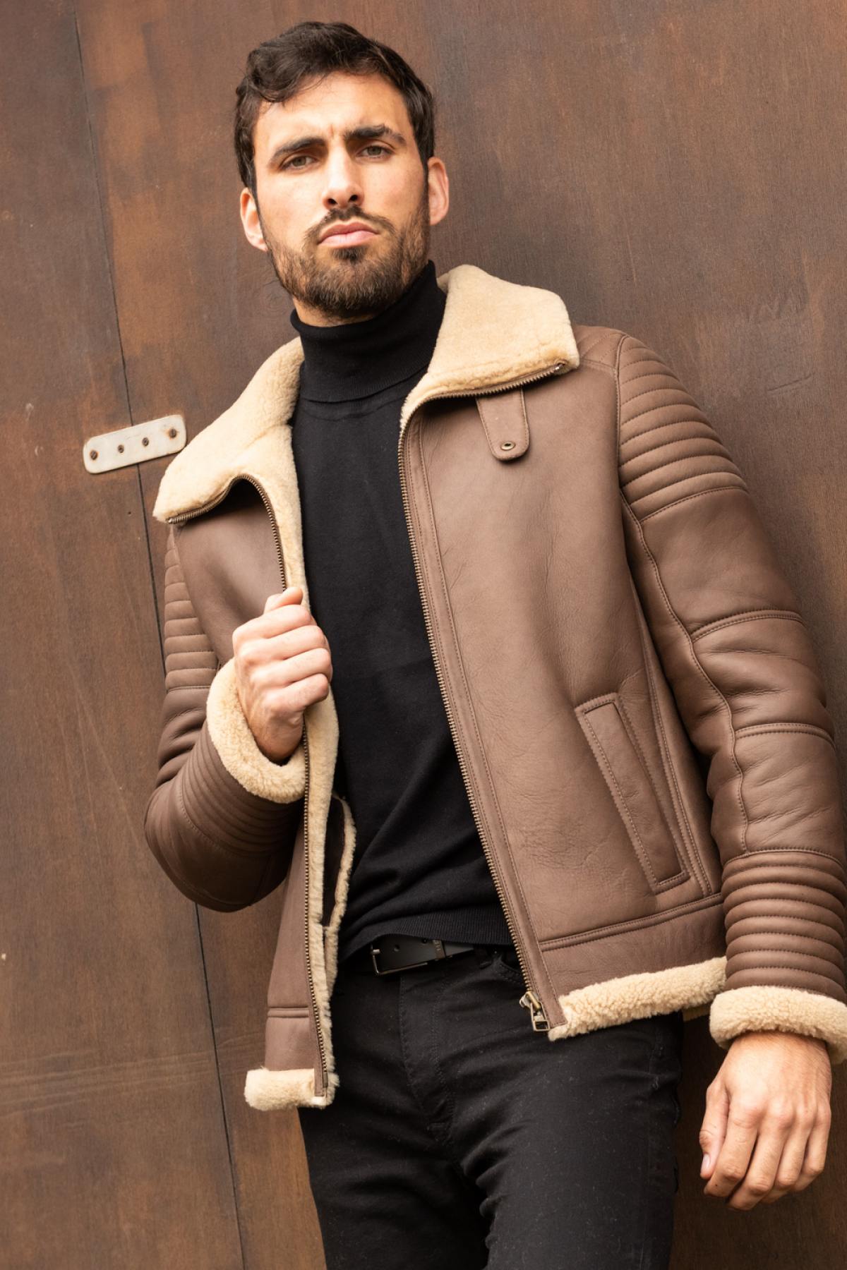 Brown shearling bomber, sleek and warm. Matelassé for winter style. - Image n°1