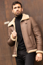 Brown shearling bomber, sleek and warm. Matelassé for winter style. - Image n°1