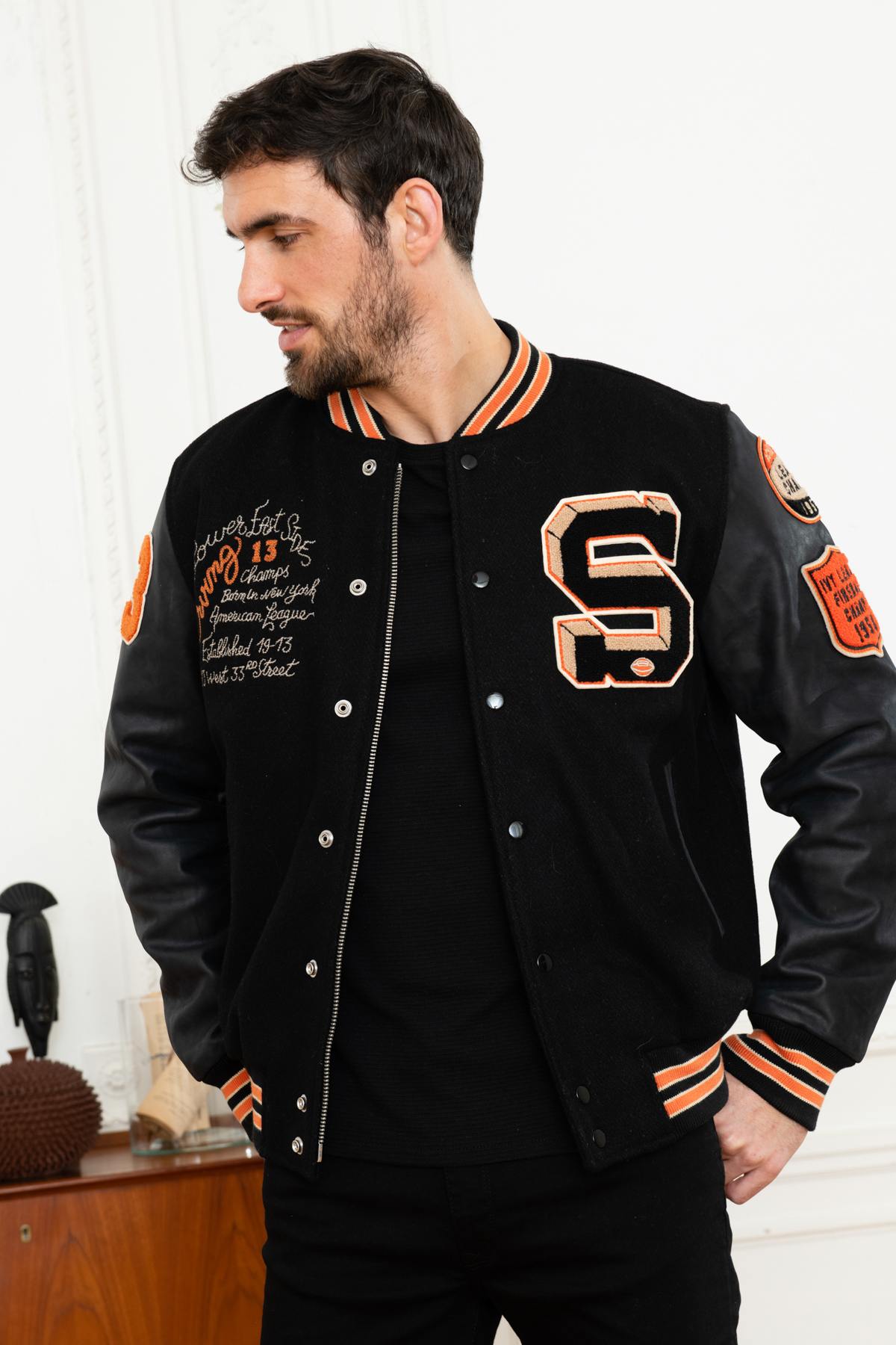 Schott's varsity teddy: wool meets cowhide leather in a timeless cut. - Image n°4