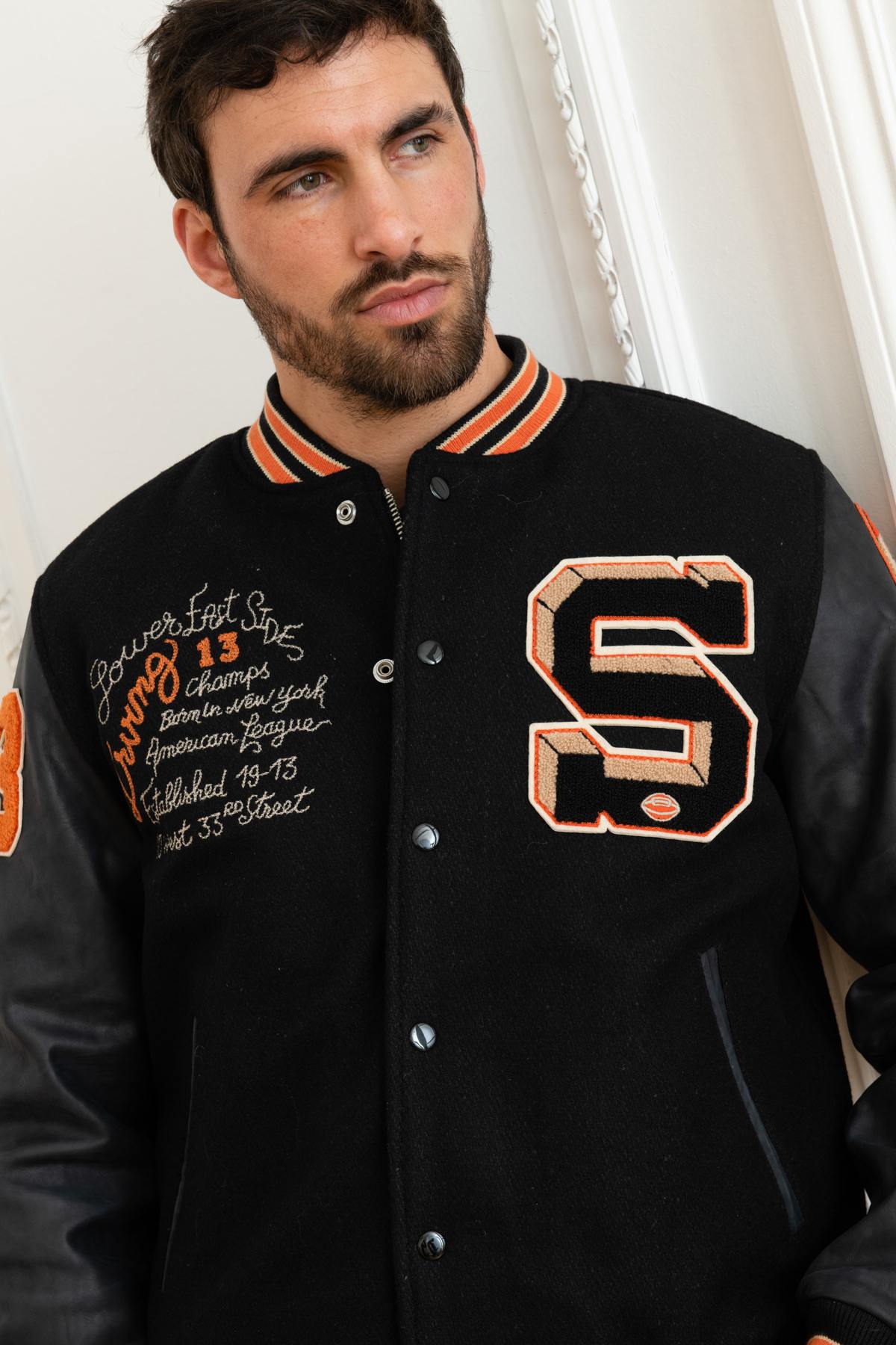 Schott's varsity teddy: wool meets cowhide leather in a timeless cut. - Image n°8