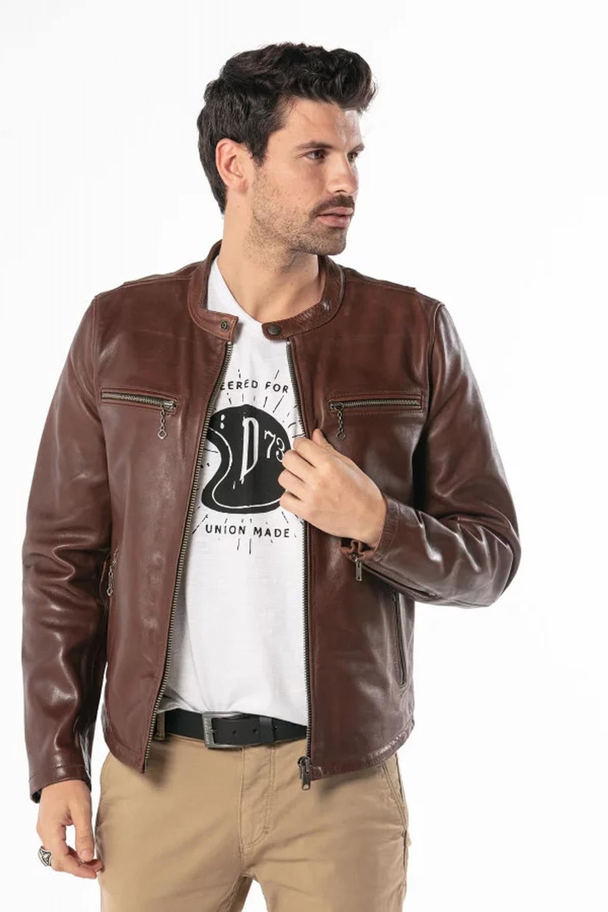 Thick dark cognac cowhide, slim-fit. Zippered pockets for a rugged look. - Image n°3