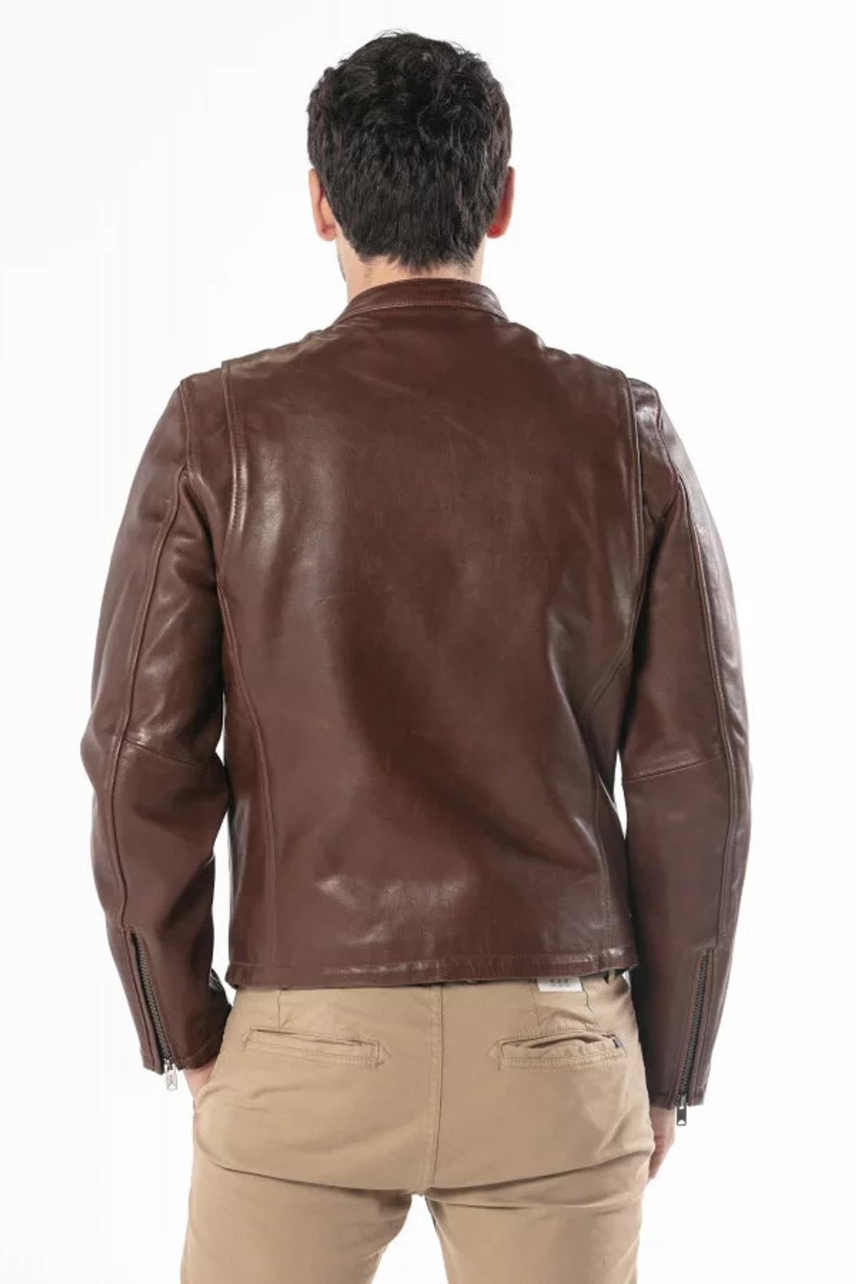 Thick dark cognac cowhide, slim-fit. Zippered pockets for a rugged look. - Image n°2