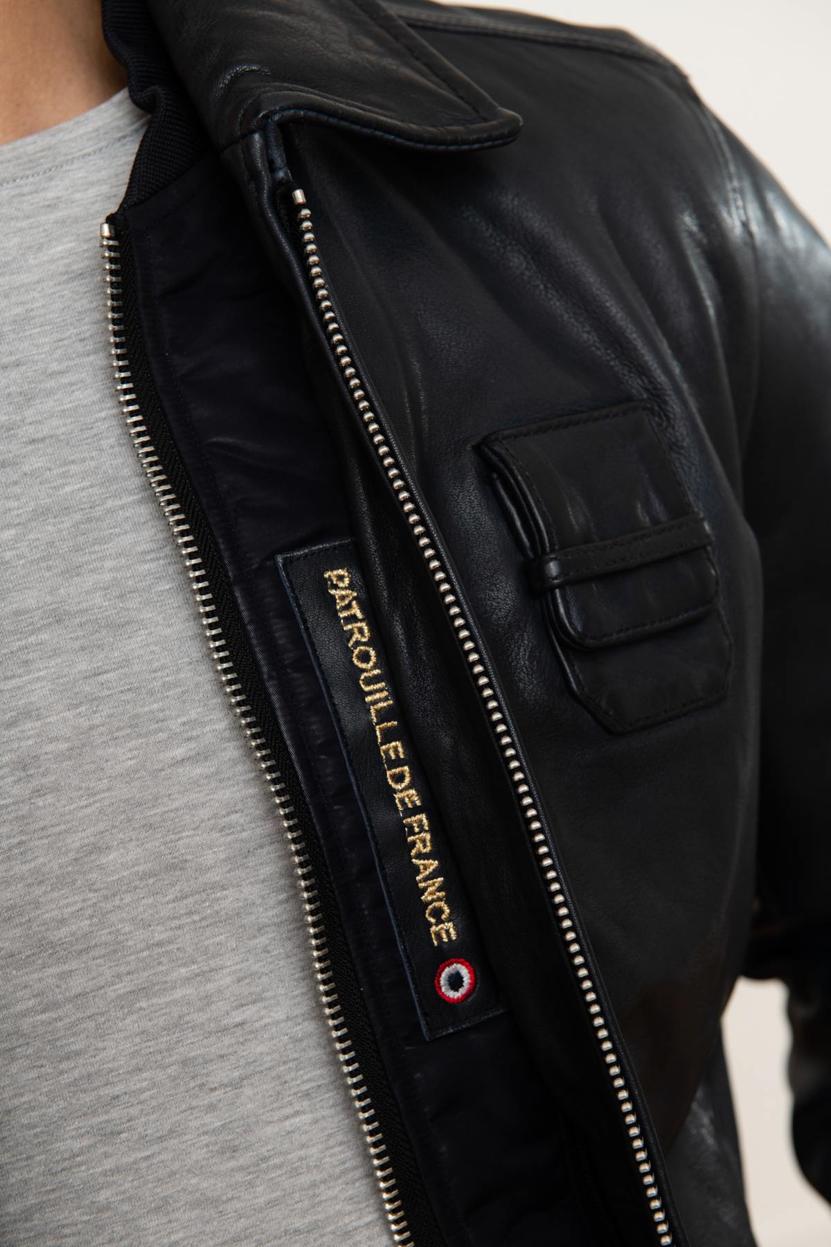 French aviator-inspired navy sheepskin jacket with a patinated finish. - Image n°8