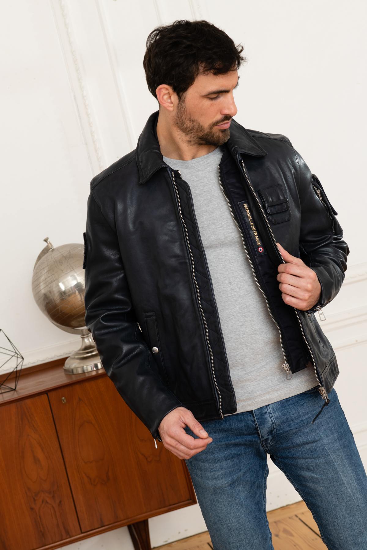 French aviator-inspired navy sheepskin jacket with a patinated finish. - Image n°9