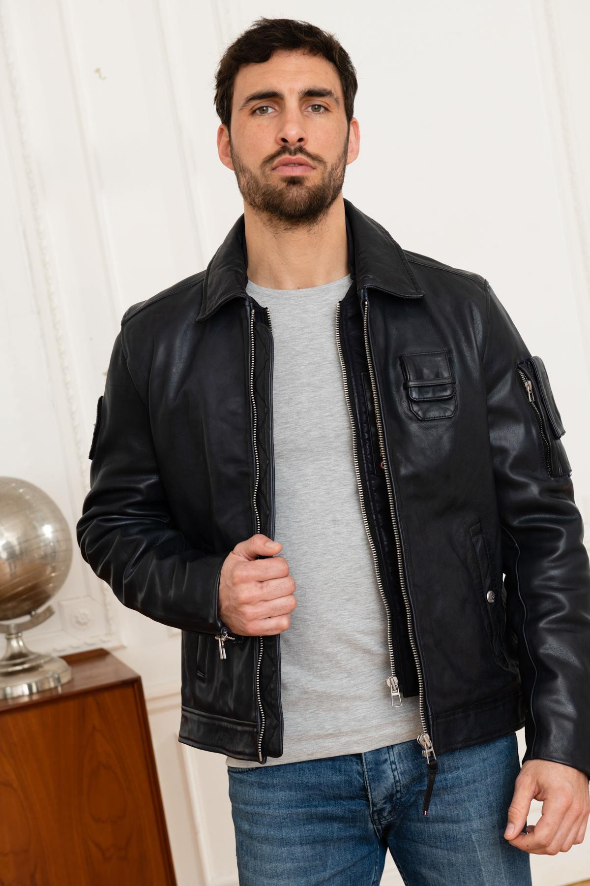 French aviator-inspired navy sheepskin jacket with a patinated finish. - Image n°4