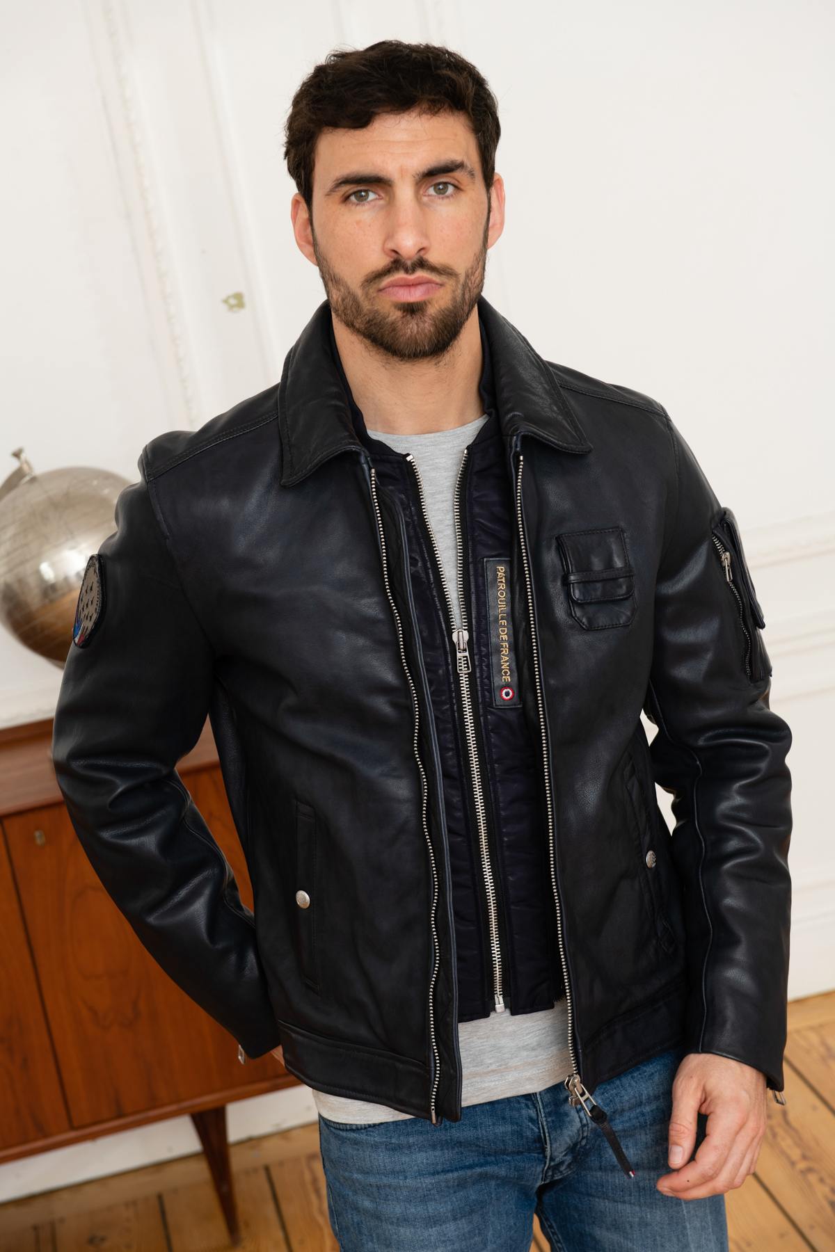 French aviator-inspired navy sheepskin jacket with a patinated finish. - Image n°2
