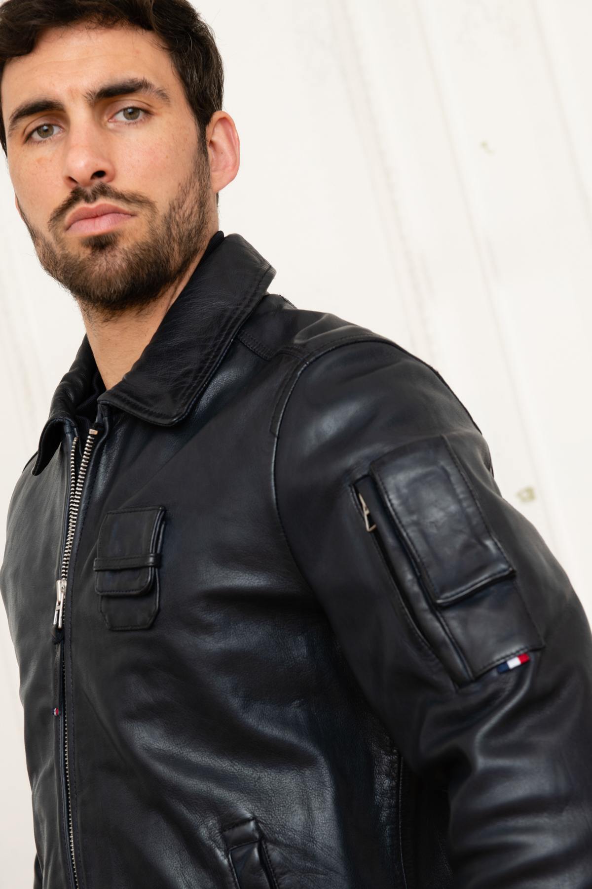 French aviator-inspired navy sheepskin jacket with a patinated finish. - Image n°11