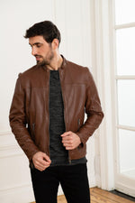 A light tan lambskin jacket with a regular fit and Mao collar. - Image n°2