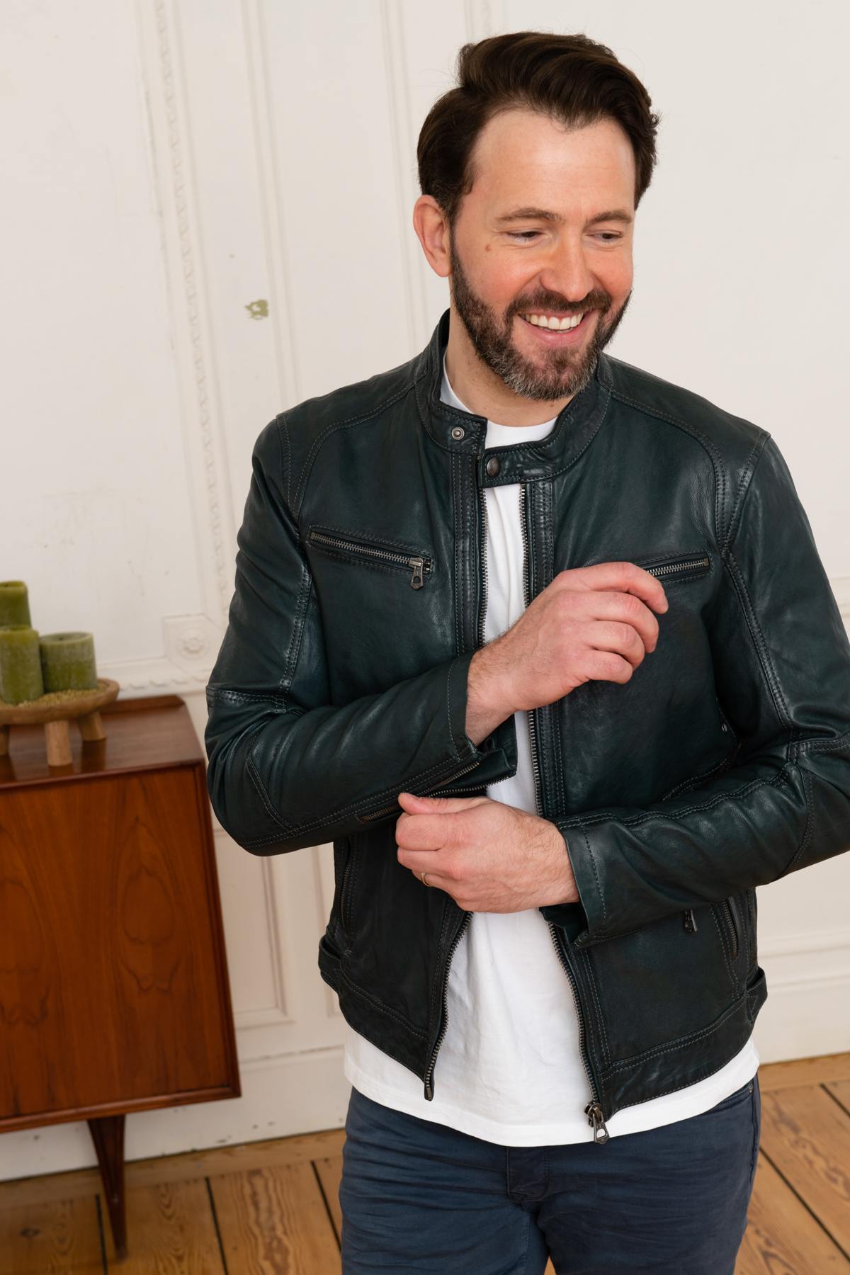 Daytona's lambskin jacket: glazed, crinkled, in deep Vita Ocean blue. - Image n°3