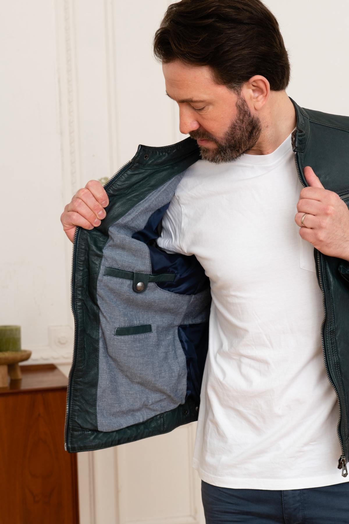 Daytona's lambskin jacket: glazed, crinkled, in deep Vita Ocean blue. - Image n°4