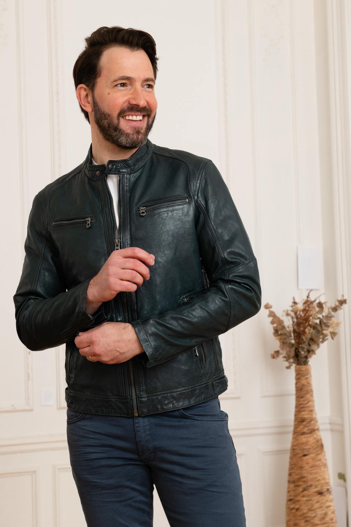 Daytona's lambskin jacket: glazed, crinkled, in deep Vita Ocean blue. - Image n°1