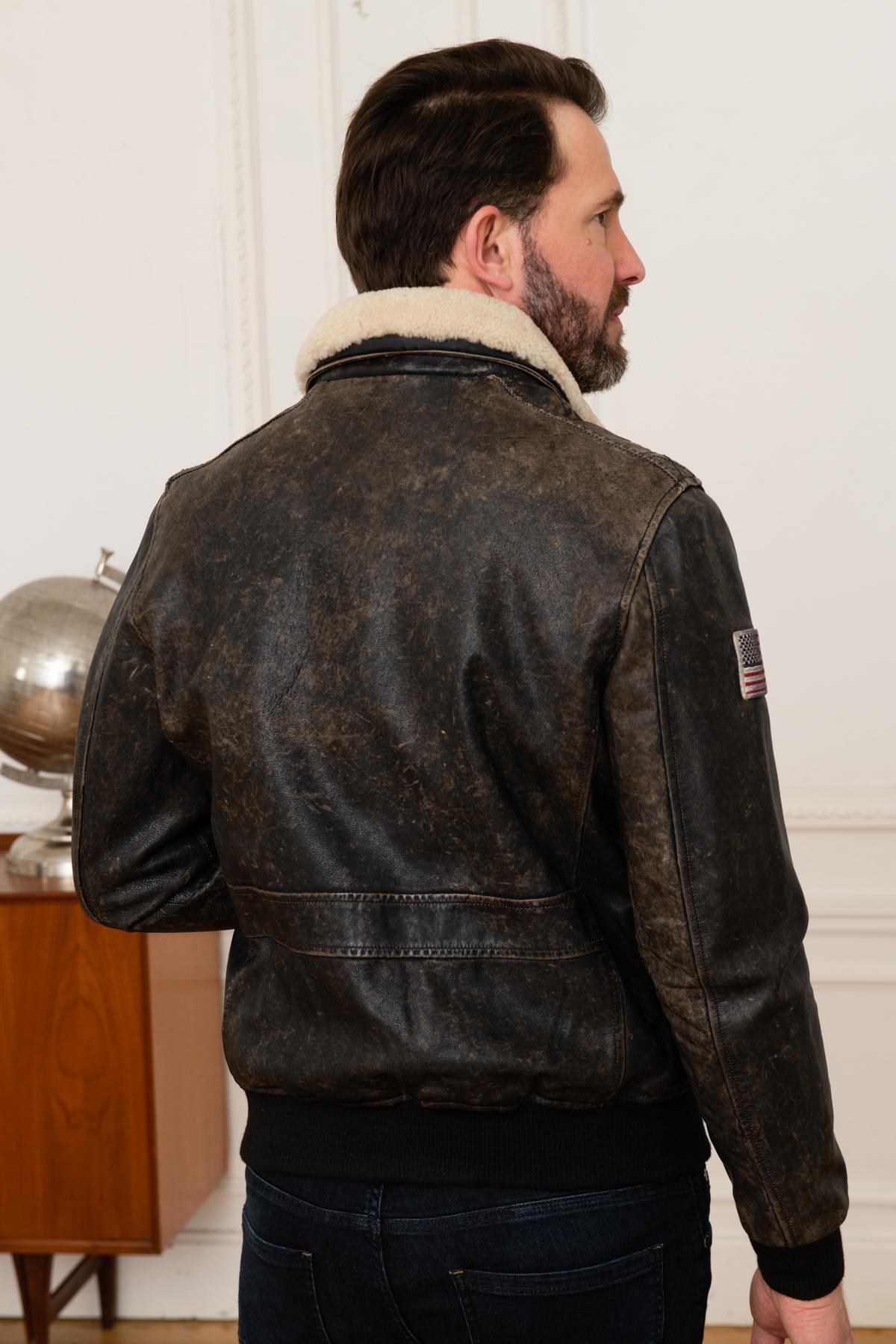 Cowhide jacket: washed finish, shearling collar, aviator-inspired. - Image n°5