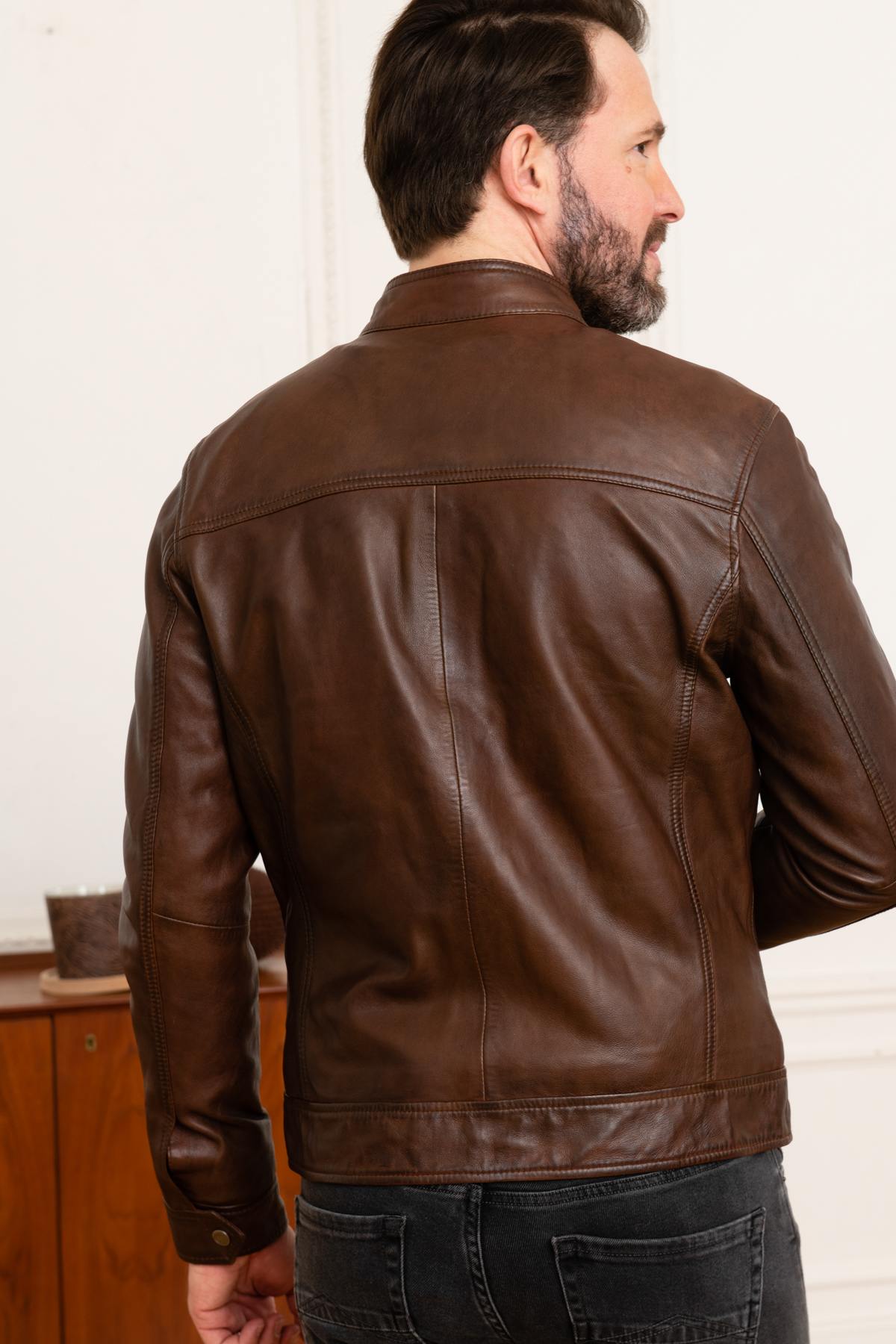 Mocha sheepskin jacket, iridescent and lightweight for mid-season. - Image n°4