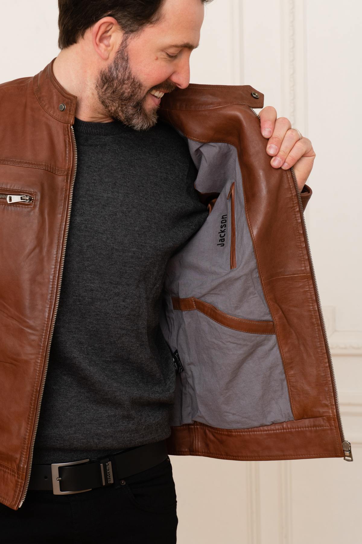 A rich cognac shearling jacket with a marbled, supple finish - Image n°5