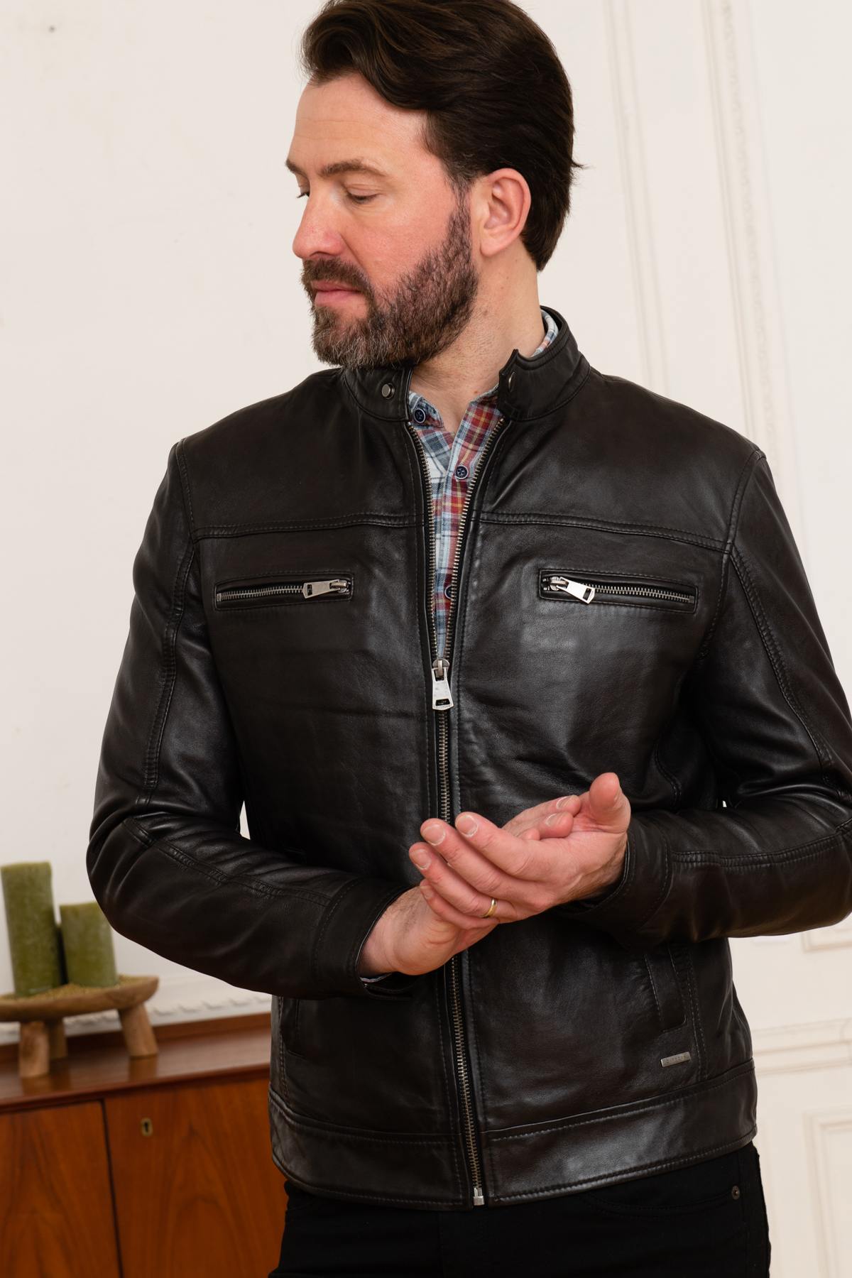 Sheep leather jacket in black, regular fit. Biker collar, urban style. - Image n°1