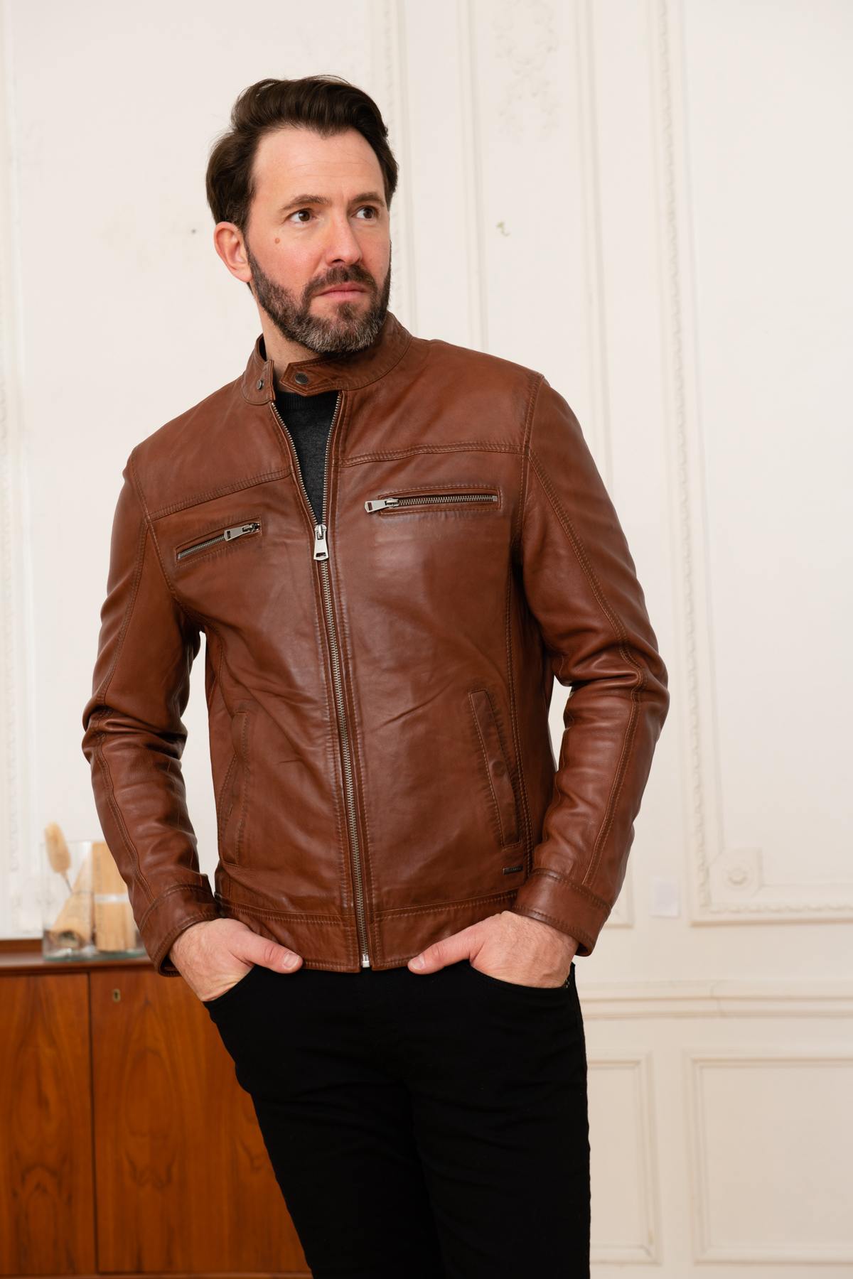 A rich cognac shearling jacket with a marbled, supple finish - Image n°3