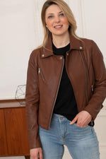 Slim-fit cognac sheepskin biker jacket, soft and lightweight. - Image n°5