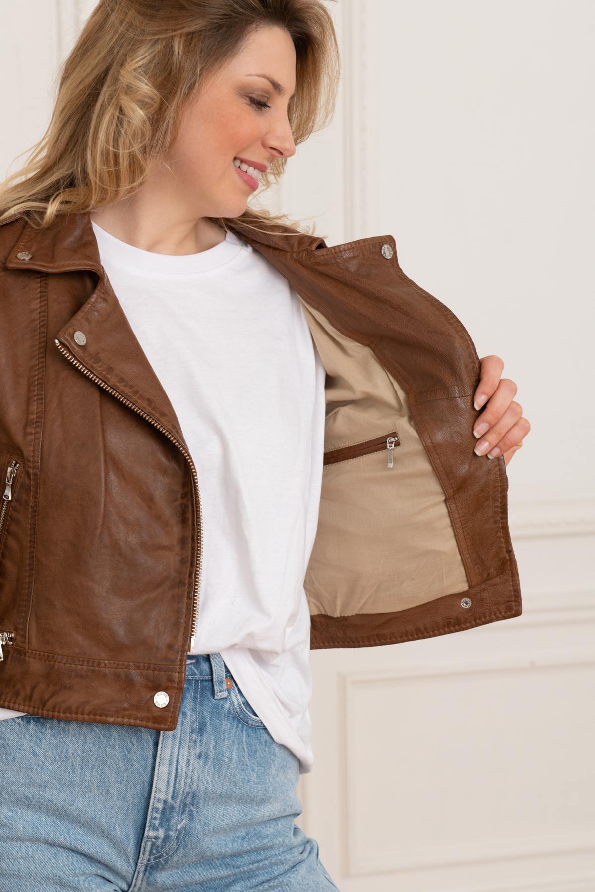 Slim lambskin biker jacket with aged finish and metallic accents. - Image n°5