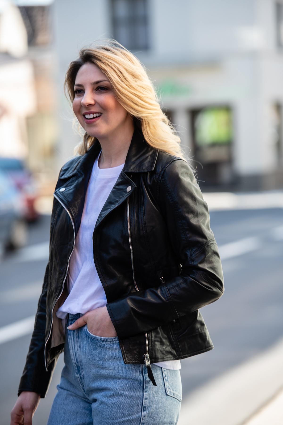 Aged black sheepskin jacket with a biker collar and rock edge. - Image n°6