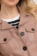 Aged-pink lambskin jacket with a shirt-style cut and buttons. - Image n°9