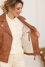 Marbled cognac lambskin biker jacket. Slim fit, effortless style. - Image n°5