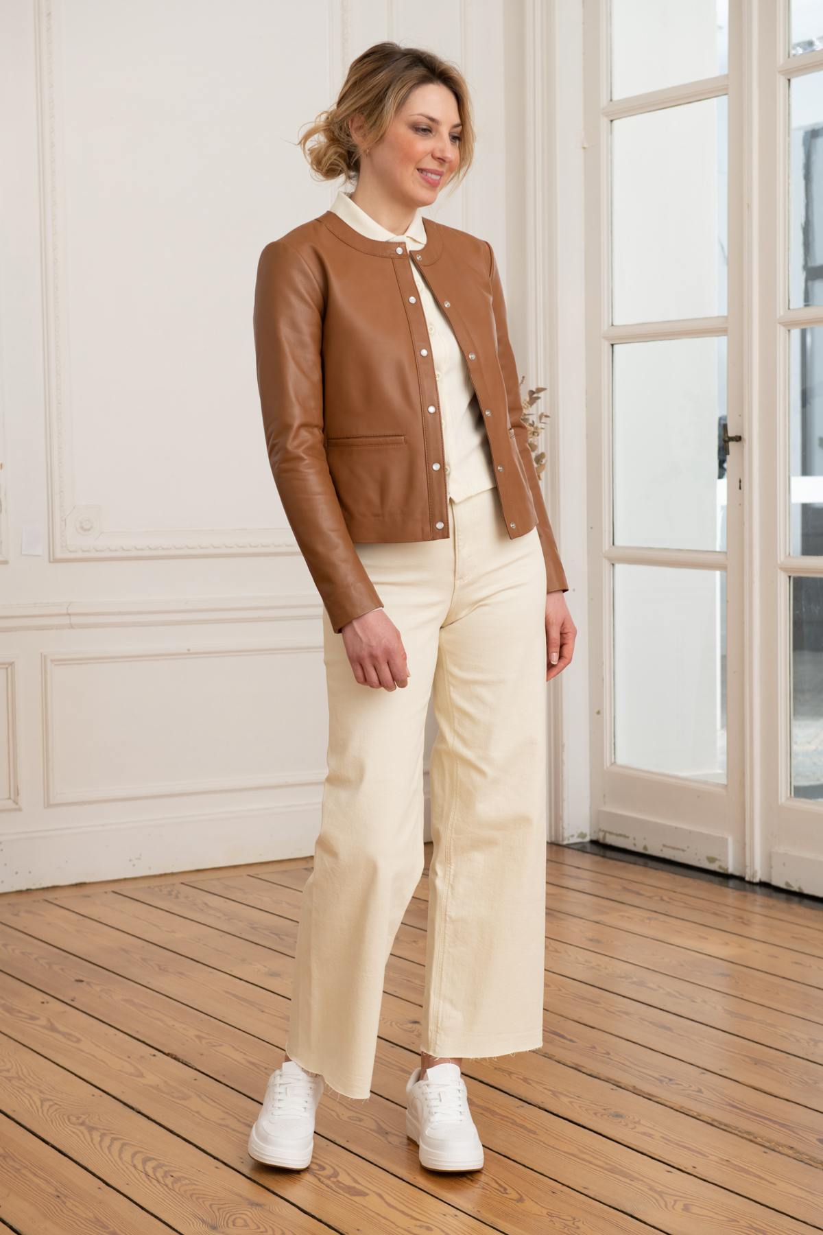 Slim cognac lambskin jacket with Mao collar and press-stud fastening. - Image n°6