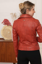 Marbled red sheepskin perfecto, slim-fit with silver snaps for edge. - Image n°6