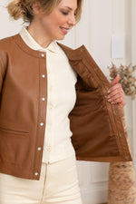 Slim cognac lambskin jacket with Mao collar and press-stud fastening. - Image n°4