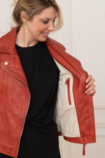 Marbled red sheepskin perfecto, slim-fit with silver snaps for edge. - Image n°5