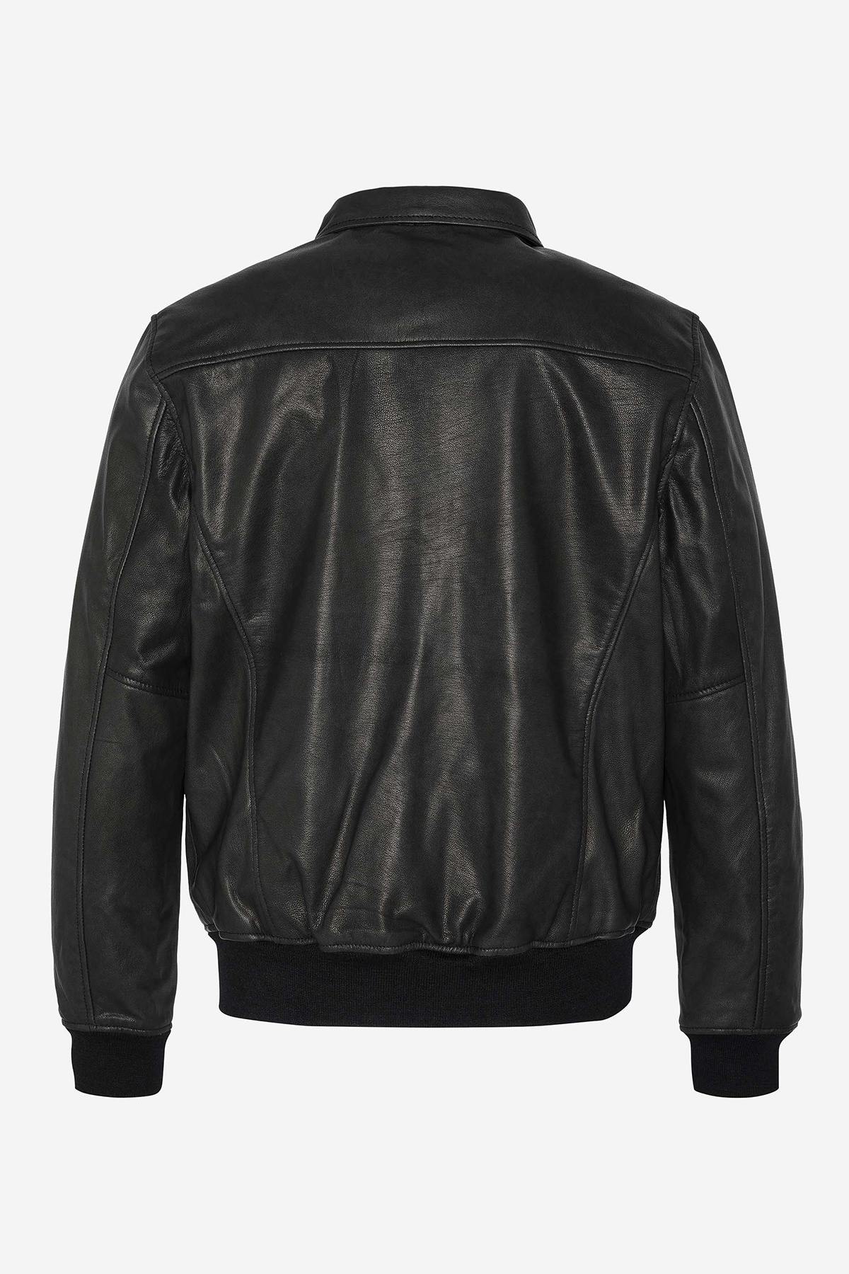 Schott NYC's black goat leather A-2 jacket: a timeless aviator icon. - Image n°6