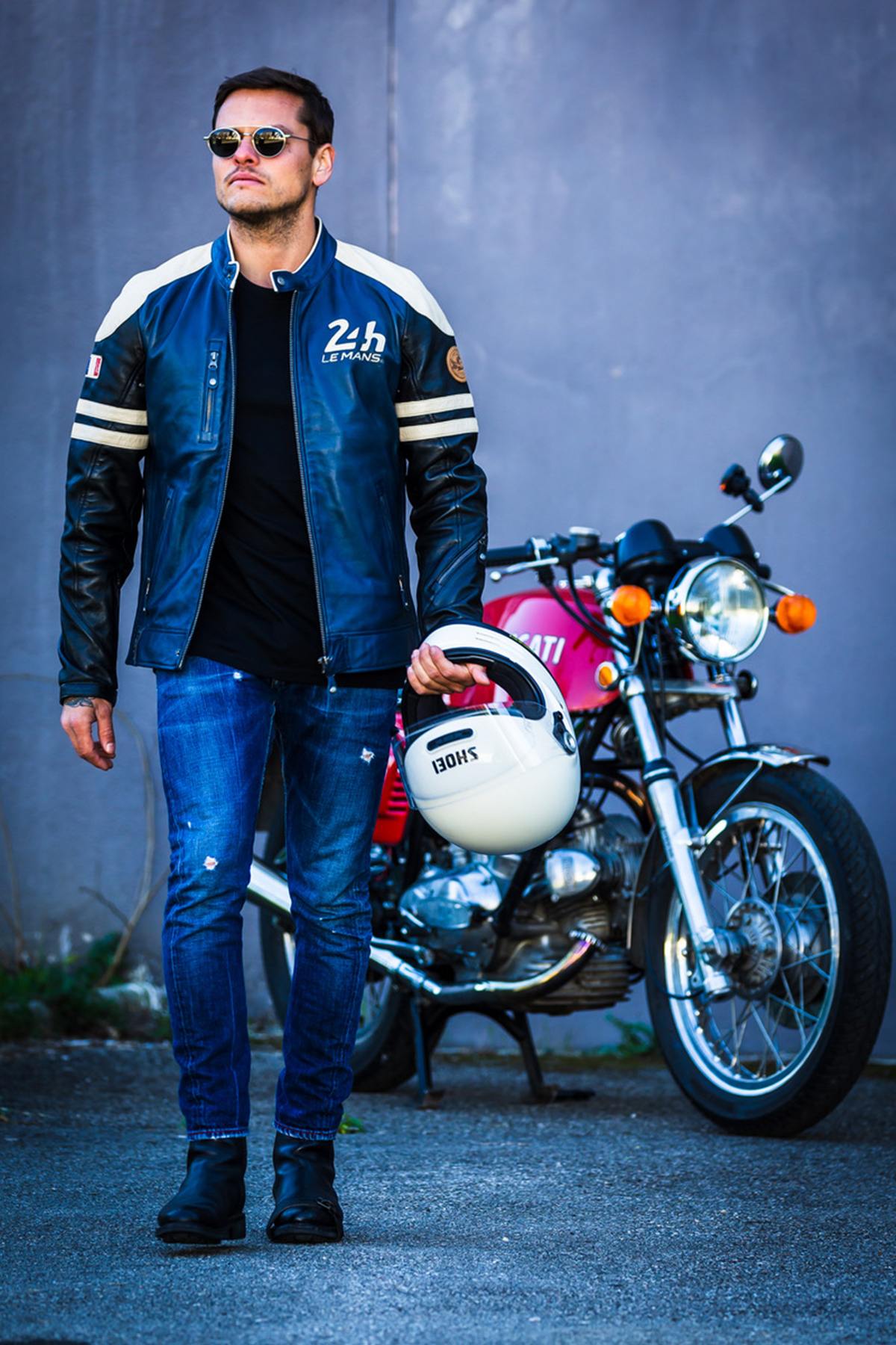 Sheep leather jacket in royal blue with striking colour contrasts. - Image n°1
