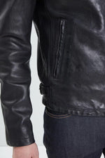 Washed lambskin jacket in black, slim and adjustable for a sharp look. - Image n°5