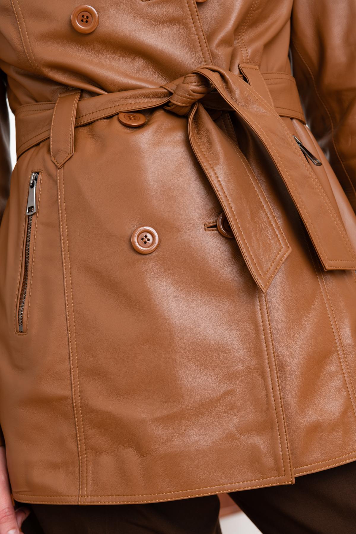 Mid-length cognac sheepskin jacket with a glossy, retro finish. - Image n°9