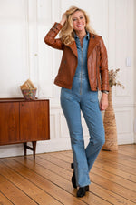 Supple sheepskin leather in cognac, aged for a biker edge. Adjustable straps and a regular fit. - Image n°3