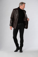 Cityzen's maroon lambskin blazer: glossy, tailored, timeless. - Image n°4
