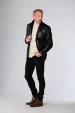 Black lambskin blazer: classic cut, supple leather, timeless style. - Image n°2