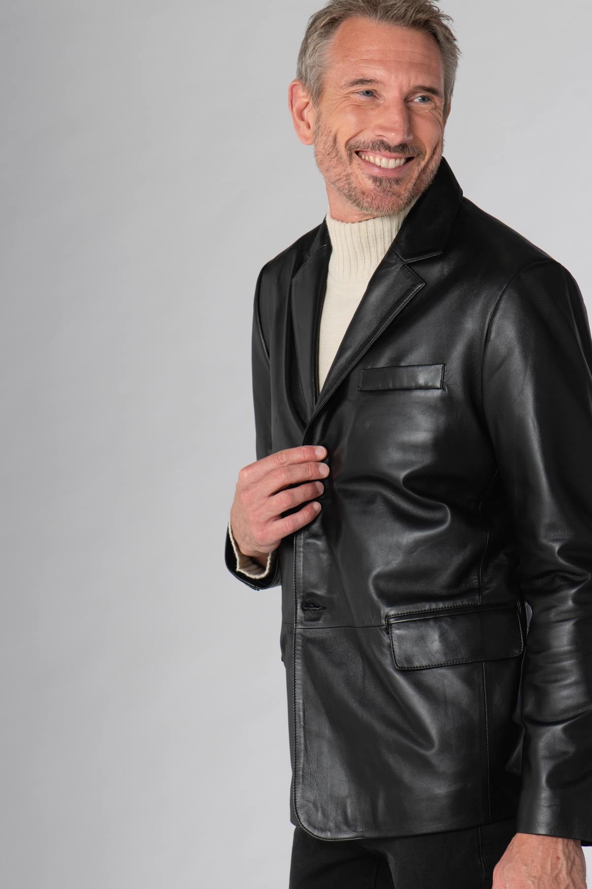 Black lambskin blazer: classic cut, supple leather, timeless style. - Image n°4