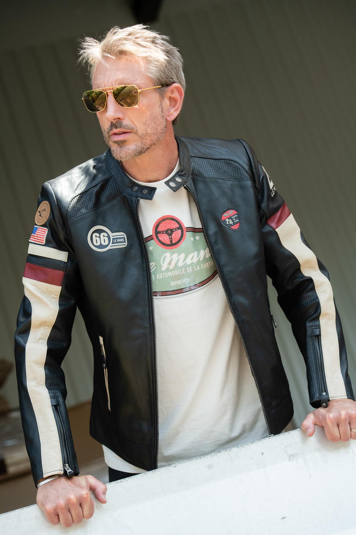Black sheepskin jacket with racing heritage and luxury finishes. - Image n°5