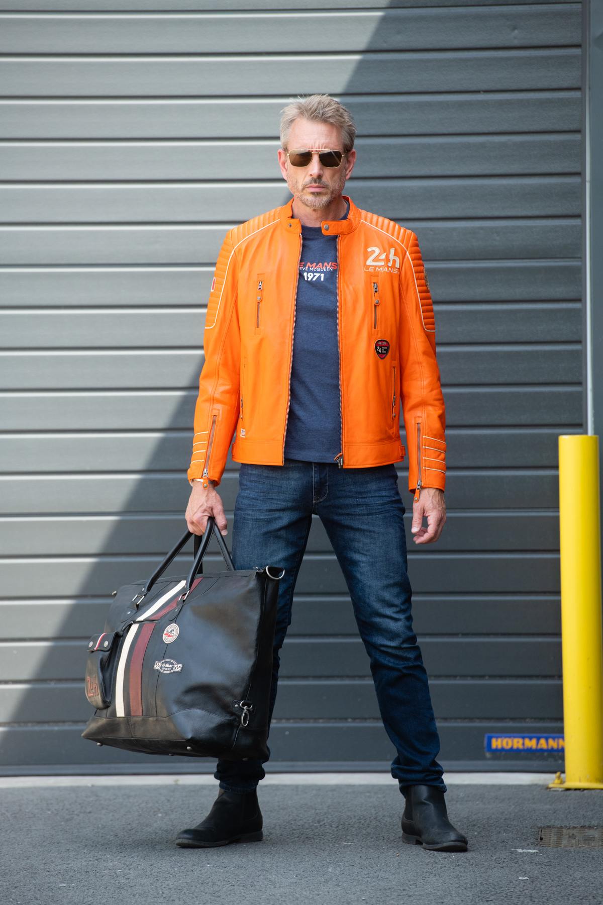 Orange sheepskin leather jacket with quilted shoulders: pure racing style. - Image n°2