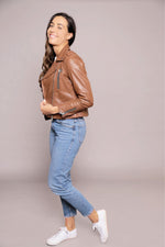 Glossy sheep leather biker jacket with tailored fit and bold collar. - Image n°4