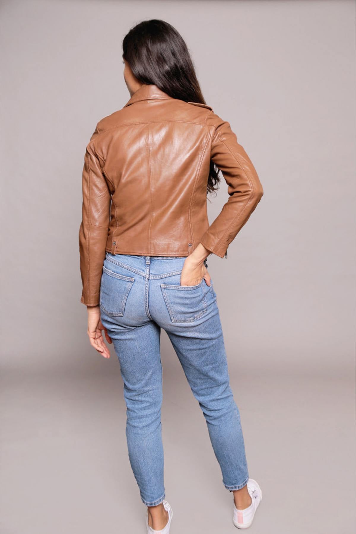 Glossy sheep leather biker jacket with tailored fit and bold collar. - Image n°6