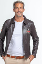 Maroon sheep leather jacket-*Le Mans* racing spirit in a shirt collar. - Image n°1