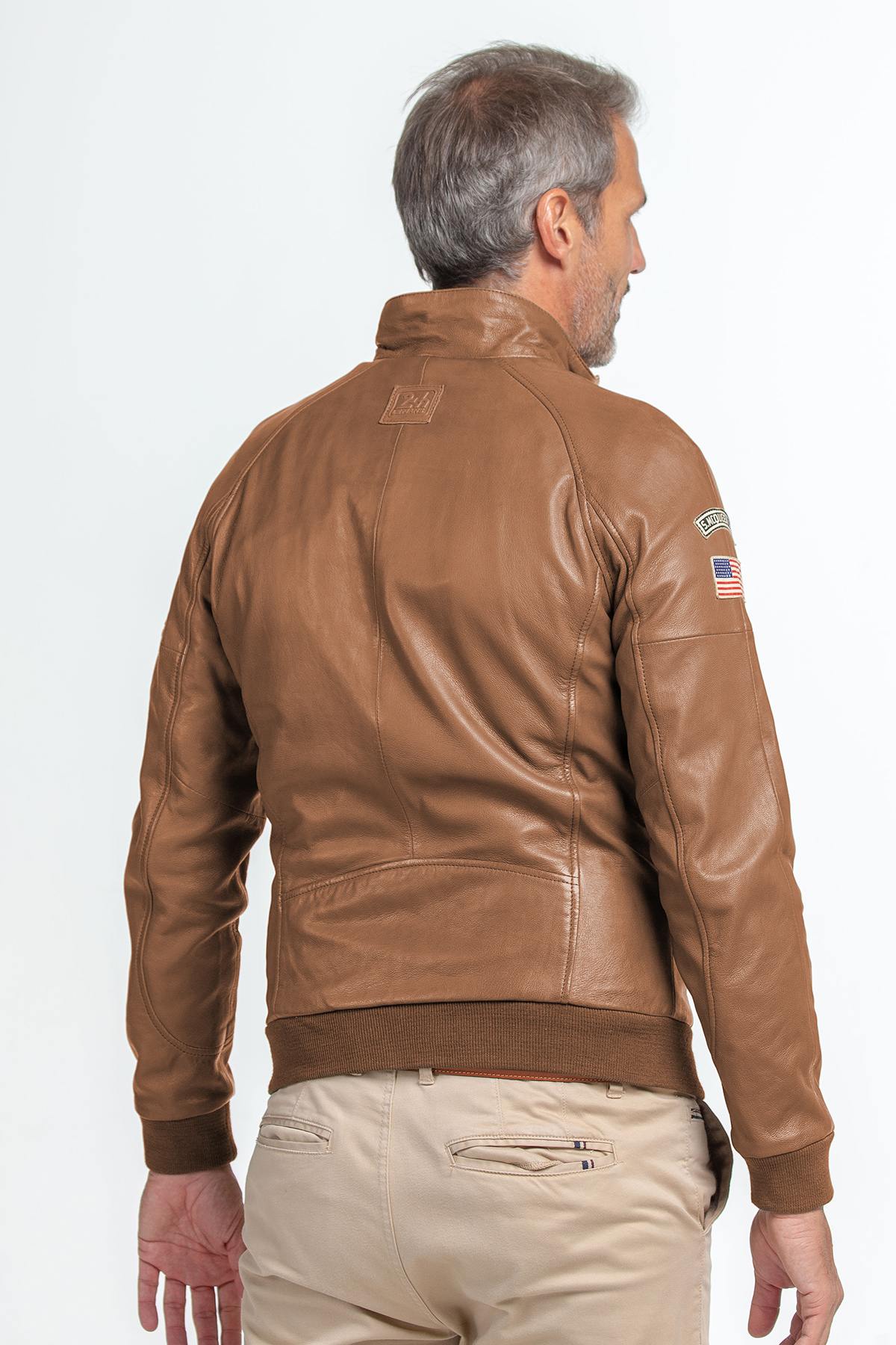 Aged taupe sheep leather jacket-snap pockets, ribbed cuffs, racing flair. - Image n°3