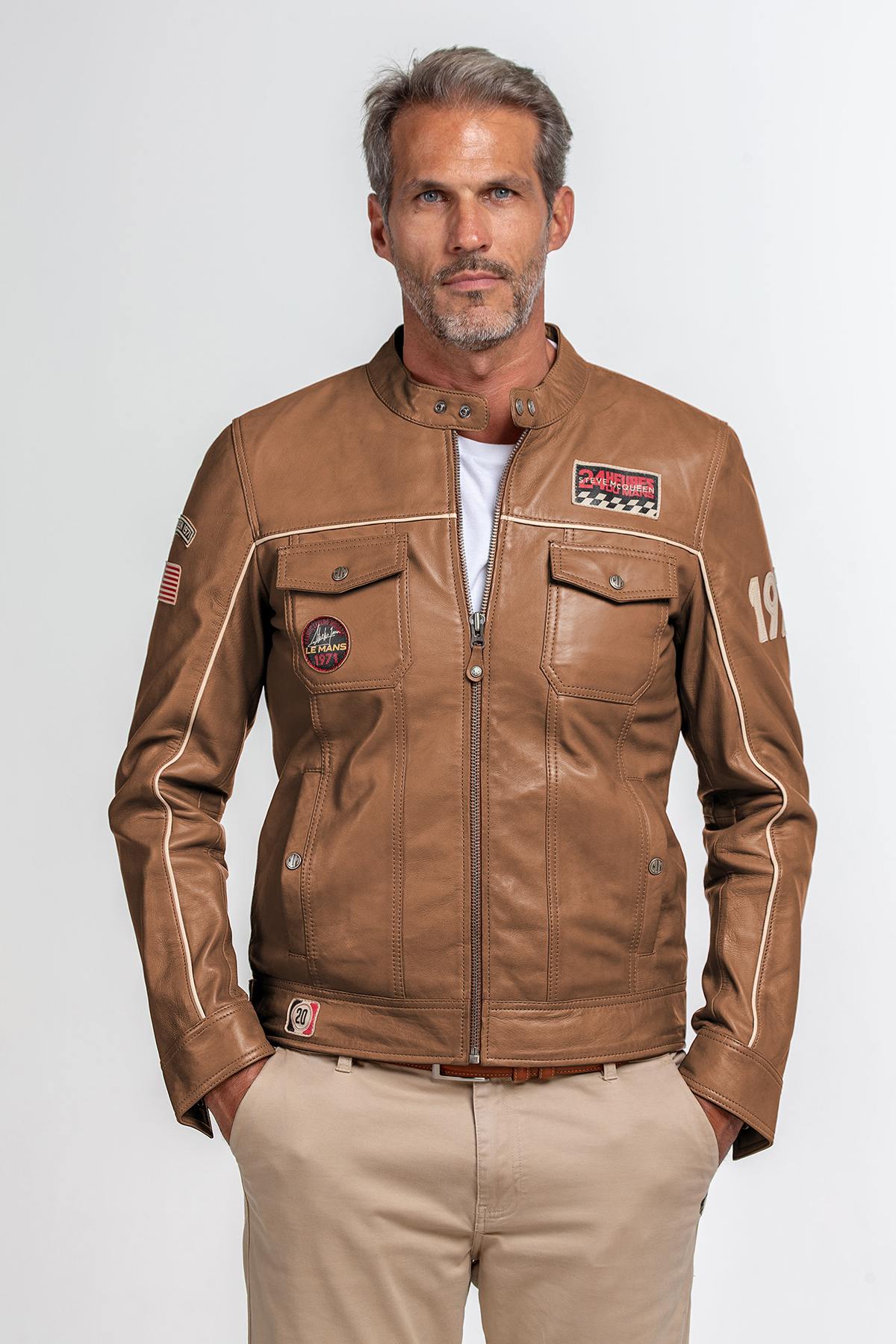 Steve McQueen's racing spirit in a slim taupe sheep leather jacket. - Image n°1