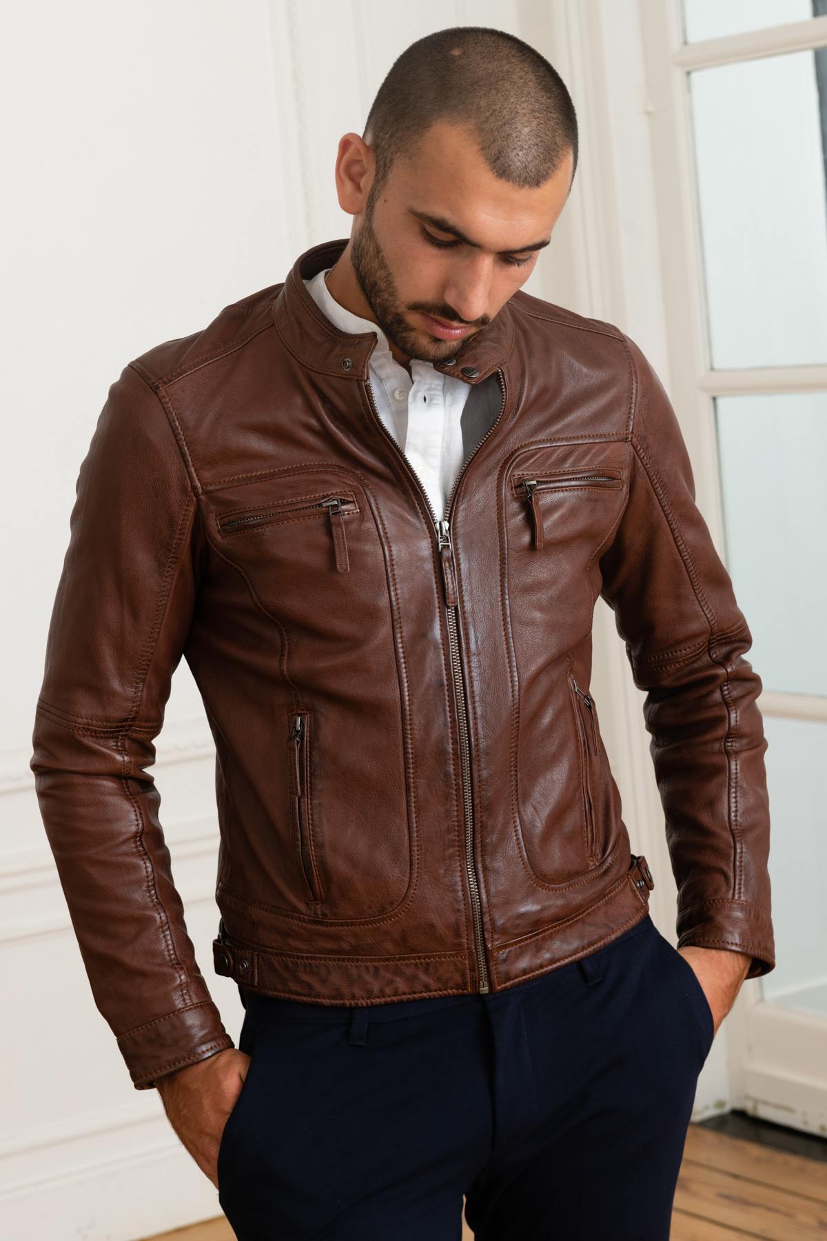 Porto brown lambskin Casey: lightweight, slim, perfect for mid-season. - Image n°1