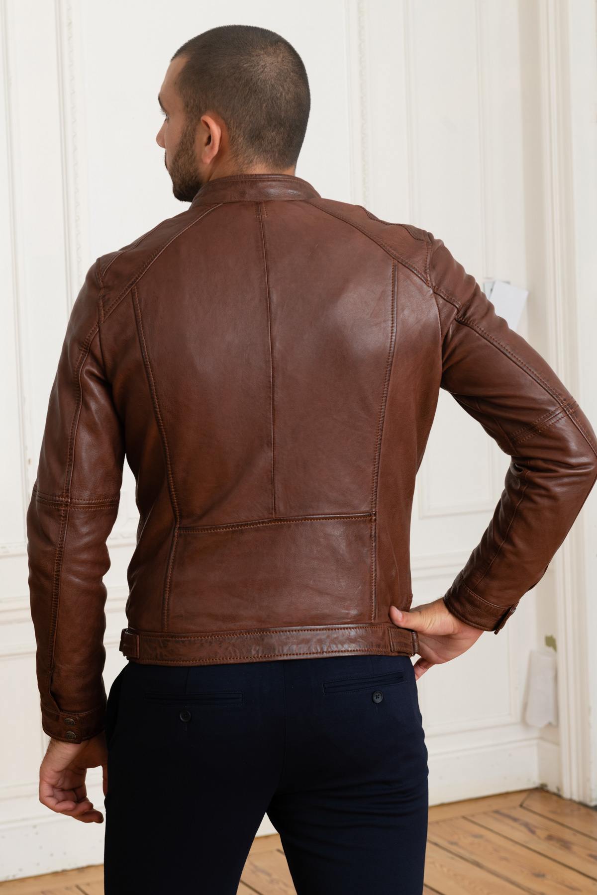 Porto brown lambskin Casey: lightweight, slim, perfect for mid-season. - Image n°5
