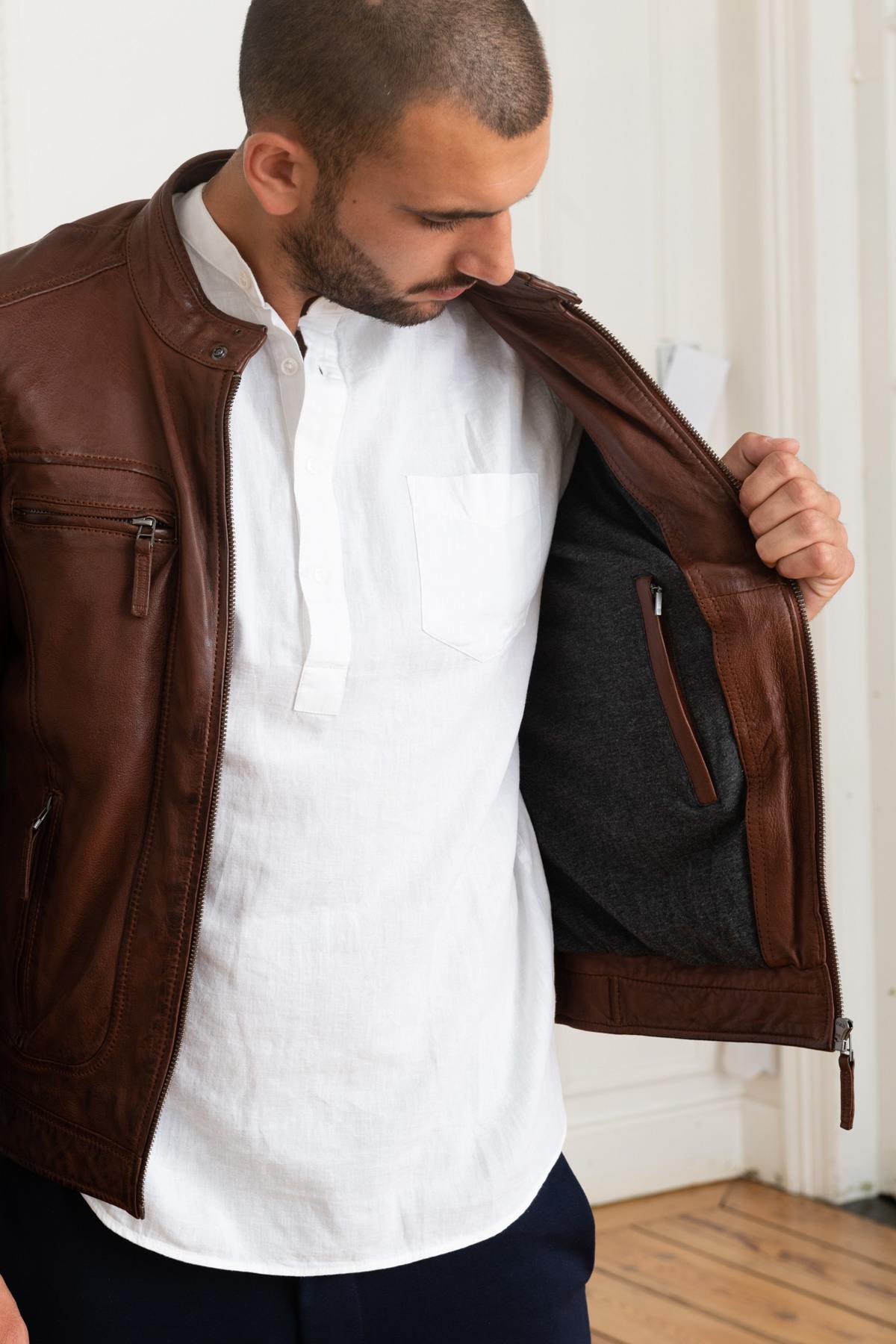 Porto brown lambskin Casey: lightweight, slim, perfect for mid-season. - Image n°4
