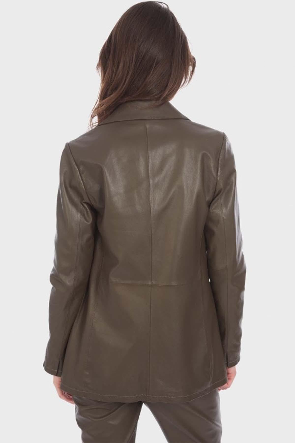 Dark khaki sheep leather blazer, slim fit, buttoned. Sharp and sleek. - Image n°3